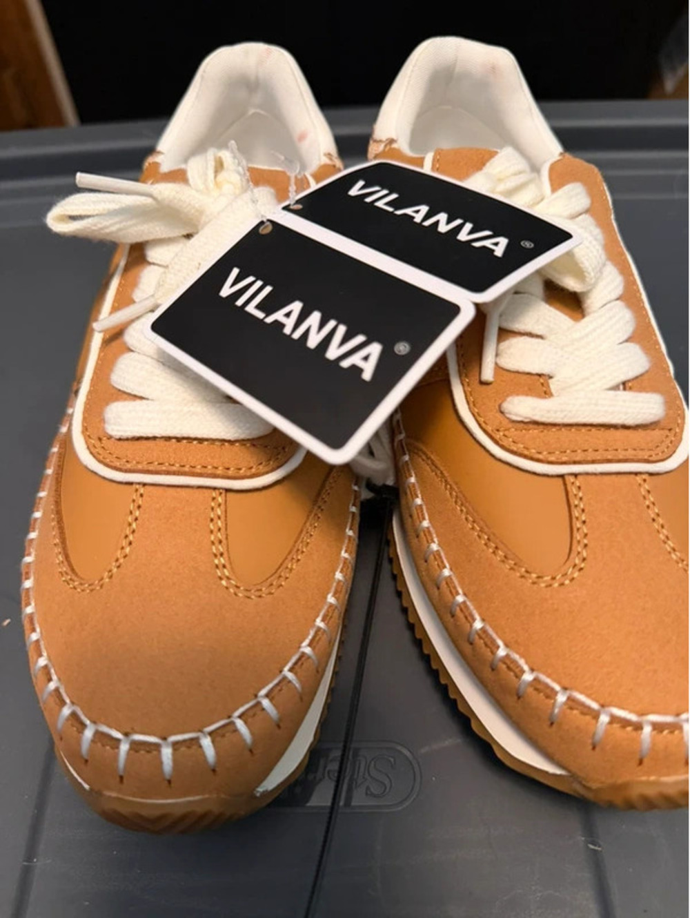 Villanova Women’s Tan Retro Sneakers Size 6 Brown Cream NWT